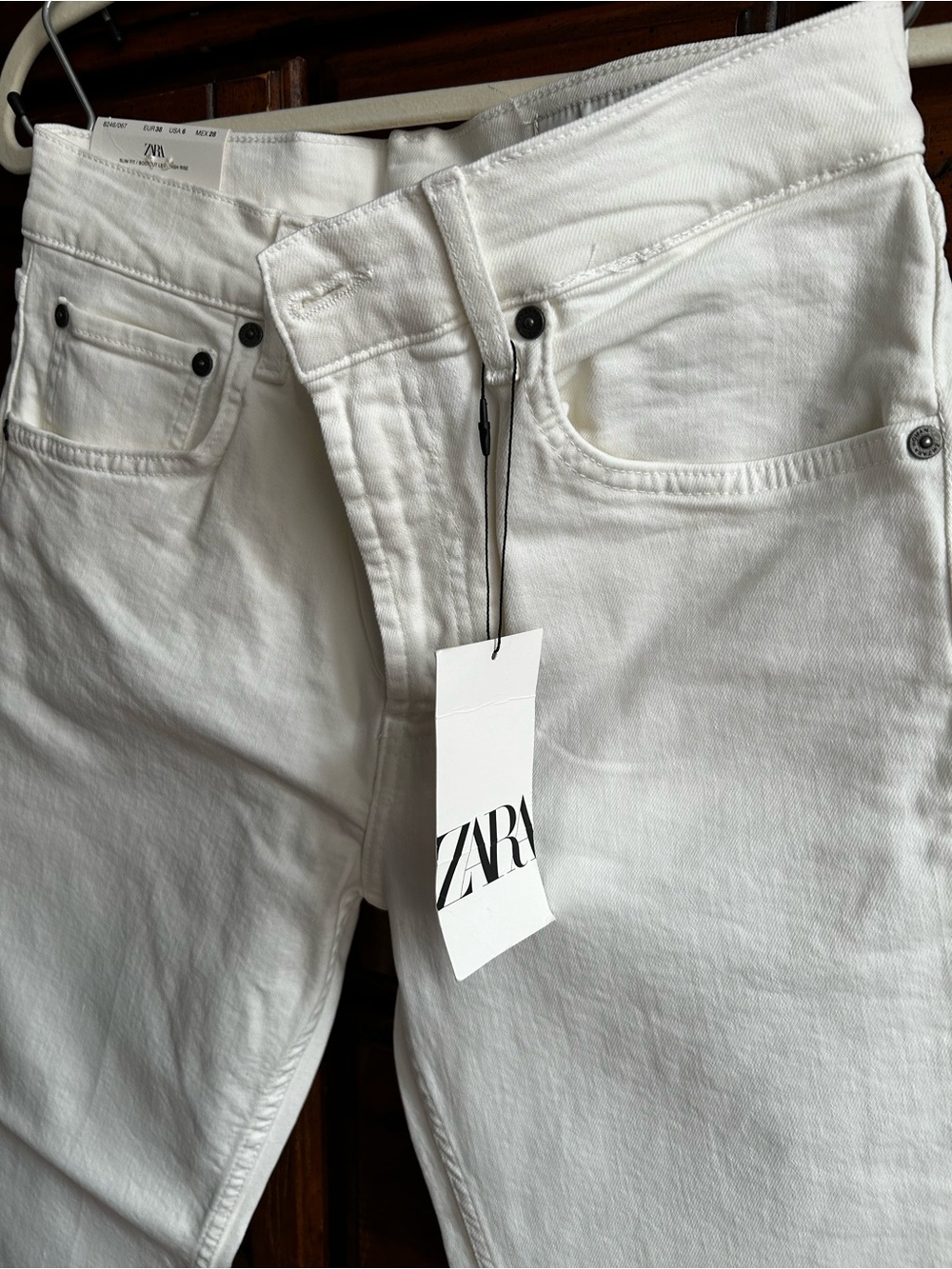 Zara Women’s White Cropped Straight Jeans